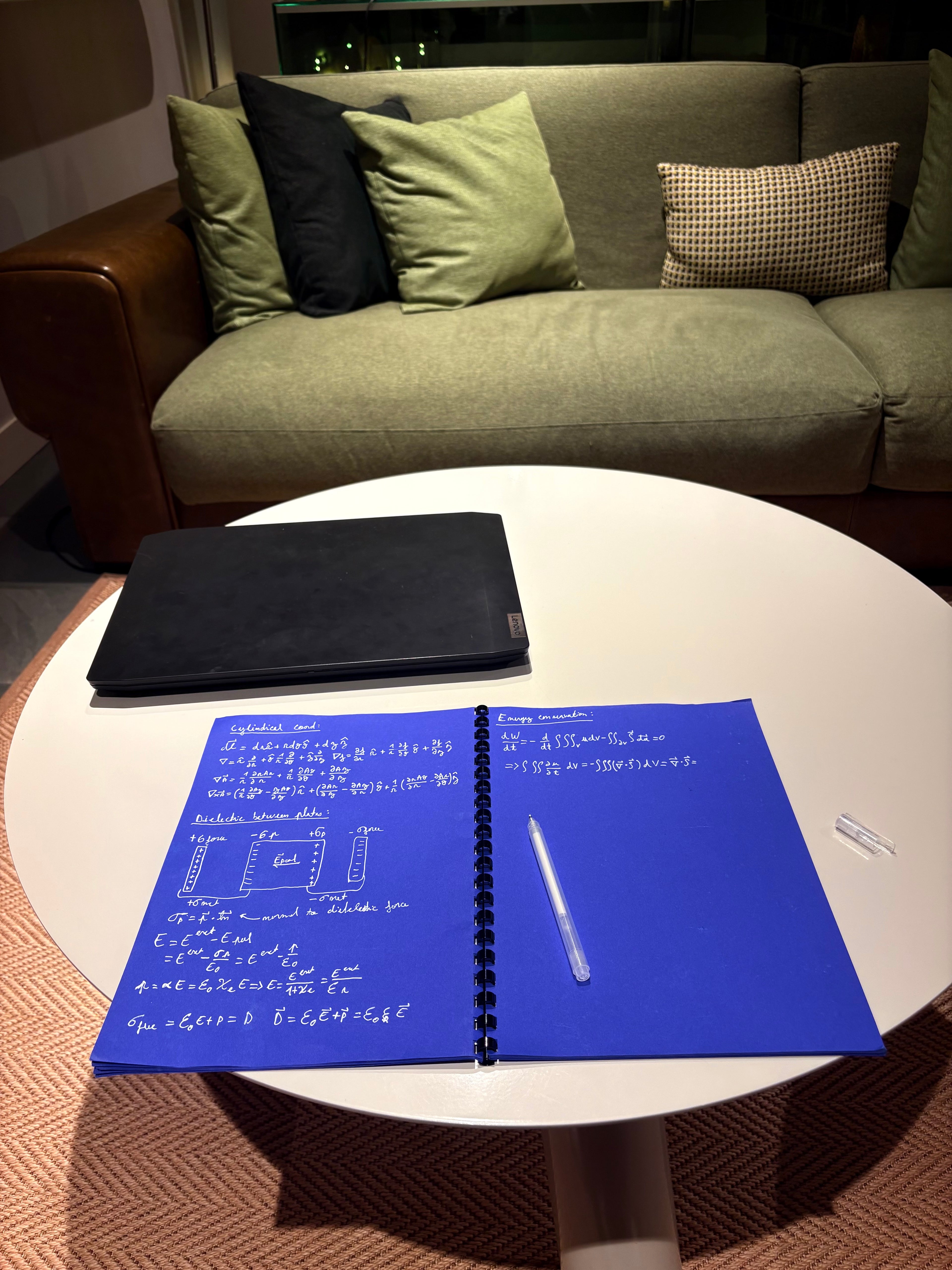 Cahier blueprint + stylo à gel blanc