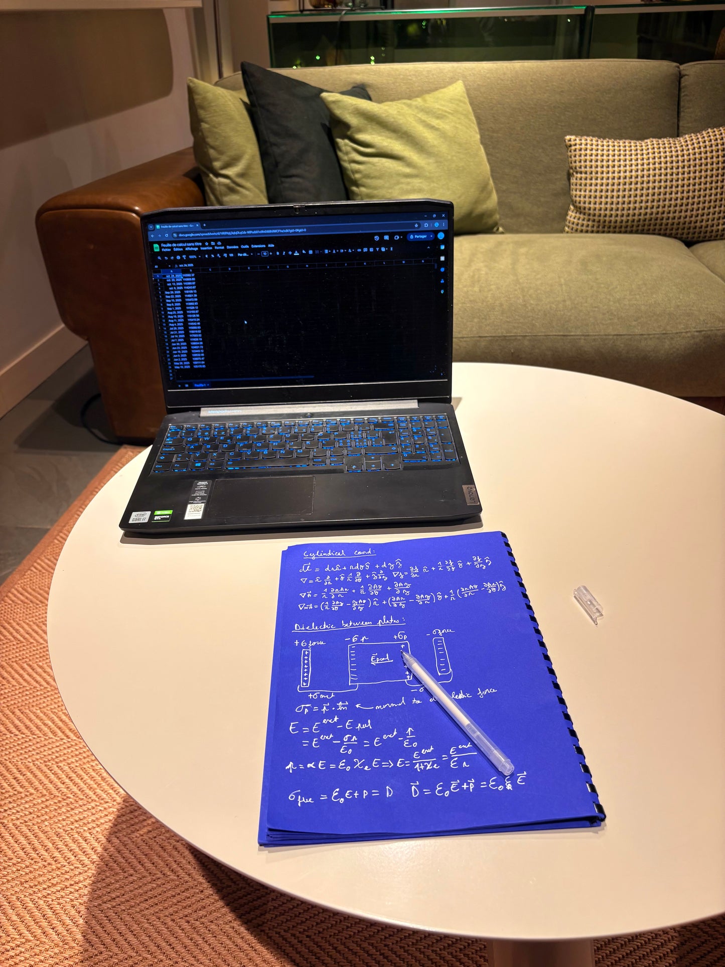 Cahier blueprint, stylo à gel blanc inclut